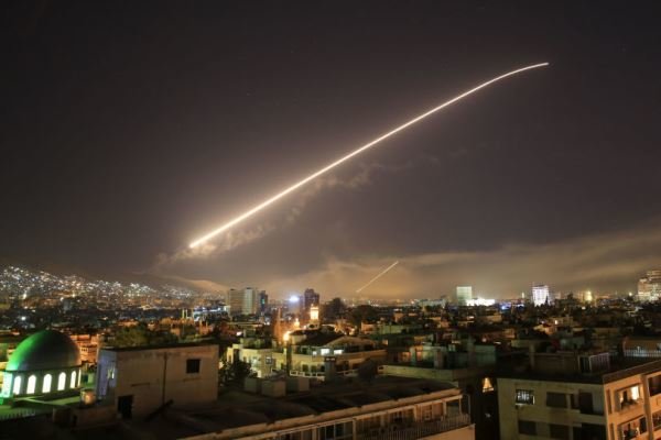 حمله موشکی اسرائیل به سوریه/انبار گمرک فرودگاه دمشق هدف قرار گرفت