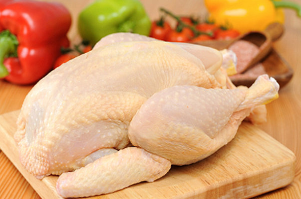 ادامه روند افزایشی نرخ مرغ در بازار/قیمت از ۱۴ هزارتومان گذشت