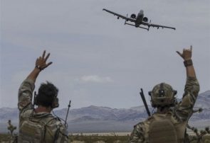 حمله هوایی آمریکا به نیروهای امنیتی در جنوب افغانستان ۵ کشته برجا گذاشت