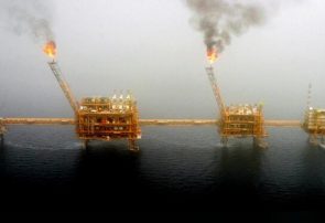 قیمت‌ نفت با وجود تشدید تحریم‌های آمریکا علیه ایران، کاهش پیدا کرد
