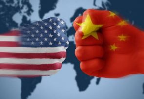 جنگ تجاری چین وآمریکا ۶۰۰ میلیارد دلار به اقتصاد جهان آسیب می‌زند