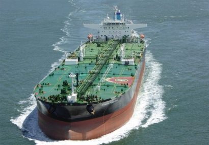 بلومبرگ: یک نفتکش حامل نفت امارات در دریای عمان دچار حادثه شد