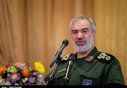 دریادار فدوی در اصفهان: دشمنان هر روز به دنبال نقشه جدید برای ضربه زدن به انقلاب هستند/ جرأت شلیک یک تیر به سمت ایران را ندارند