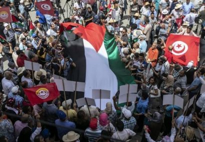 تظاهرات گسترده مردم تونس در مخالفت با معامله قرن ترامپ با شعار مقاومت، مقاومت، نه سازش