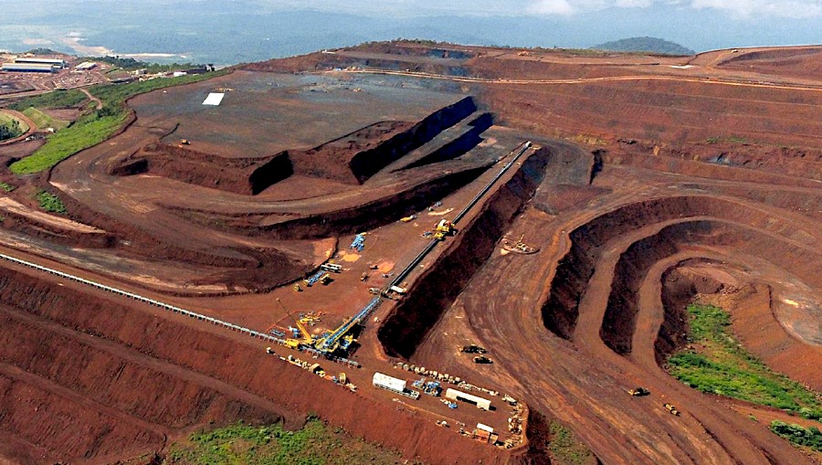 نمای بیرونی یک از بزرگترین معادن سنگ آهن جهان
