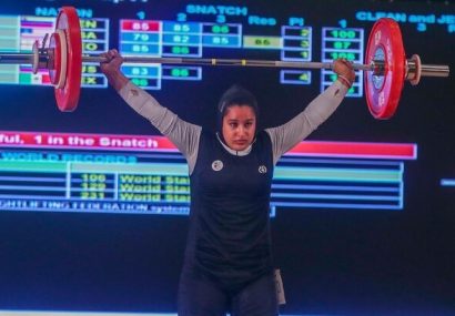 چرا موفق‌ترین دختر وزنه‌بردار ایران روی سکو اشک می‌ریخت