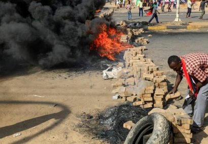 ۷۰ زخمی در اعتراضات سه شنبه سودان/شورای امنیت نشست برگزار می‌کند/واکنش آمریکا، اروپا و تروئیکا