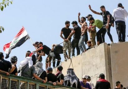 تظاهرات دوباره حامیان صدر در بغداد/ معترضان وارد ساختمان پارلمان عراق شدند