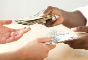 وضعیت فروش ارز اربعین در صرافی‌ها/ دینار را در صرافی‌های عراق و مرزی بگیرید