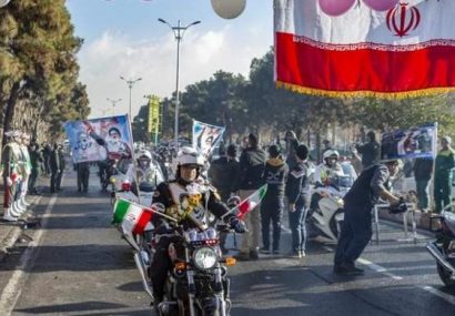 ۱۲ بهمن ماه؛ نماز جمعه در حرم امام خمینی و رژه موتورسواران نیروهای مسلح از فرودگاه تا بهشت زهرا