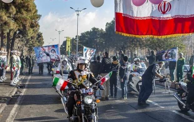 ۱۲ بهمن ماه؛ نماز جمعه در حرم امام خمینی و رژه موتورسواران نیروهای مسلح از فرودگاه تا بهشت زهرا