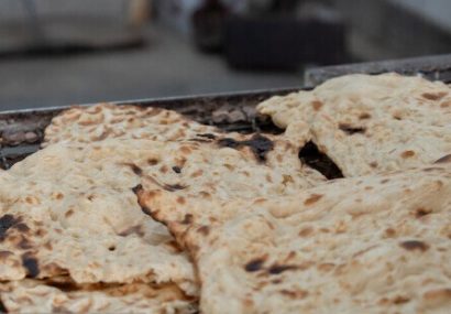 چرا نان بالاتر از نرخ مصوب عرضه می‌شود؟/ نانوایان: کمک‌هزینه‌ها دیر می‌رسد!