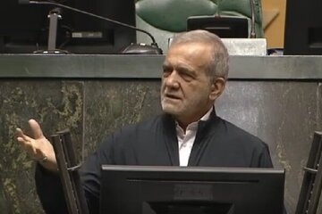 پزشکیان: زندگی معمولی شهید رئیسی و شهدای خدمت پاسخ محکم به ادعاهای دشمنان نظام است