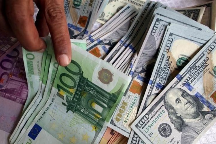 نمای بازار ارز تجاری؛ دلار ارزان شد یورو کمی گران