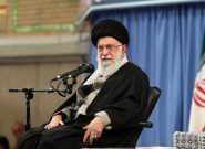حضرت آیت‌الله خامنه‌ای: آمریکایی‌ها بدانند ملت ایران تسلیم‌شدنی نیست