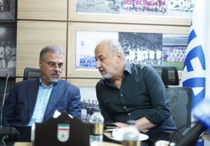 تلنگری به فدراسیون فوتبال؛ حواستان به قراردادهای ۱۰۰میلیاردی باشد