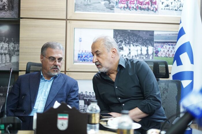 تلنگری به فدراسیون فوتبال؛ حواستان به قراردادهای ۱۰۰میلیاردی باشد