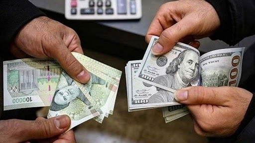 بازار ارز قابل مدیریت است/ تلاش دشمن برای به اشتباه انداختن فعالان اقتصادی