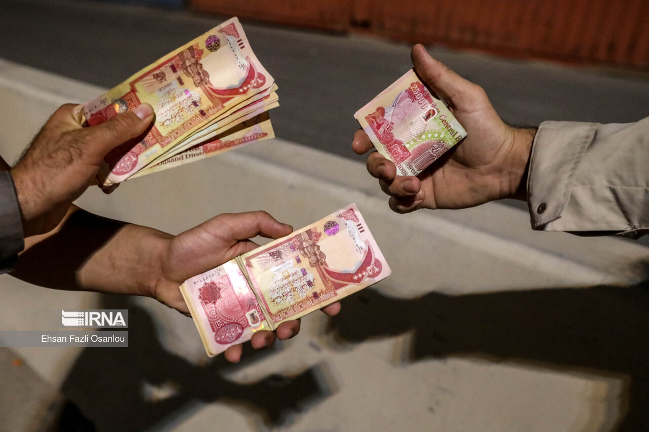 بیش از یک میلیون و ۸۰۰ هزار نفر از زائران کربلا تاکنون ارز اربعین خریدند