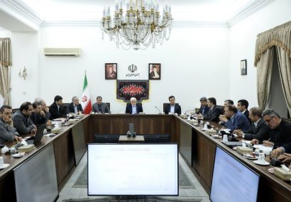 عارف: باید با شجاعت خطرپذیری تصمیمات و اقدامات جدید را بپذیریم