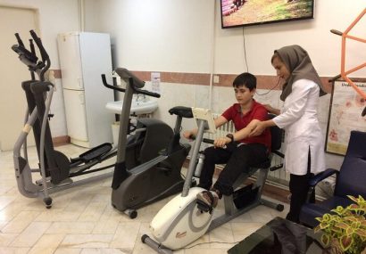 فیزیوتراپی کلید سلامت سالمندان و پیشگیری از ضعف و زمین‌خوردگی است