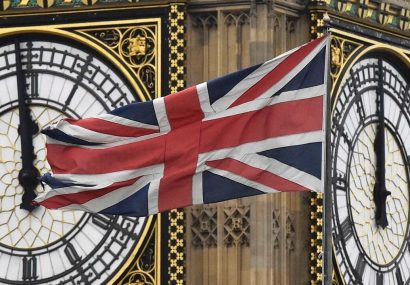 انگلیس ضمن اعمال تحریمهای تازه علیه ایران، ادعای پایبندی به دیپلماسی را تکرار کرد انگلیس ضمن اعمال تحریمهای تازه علیه ایران، ادعای پایبندی به دیپلماسی را تکرار کرد