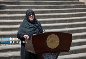 مهاجرانی: ساعت کاری ادارات تا پایان شهریور تغییر نمی‌کند