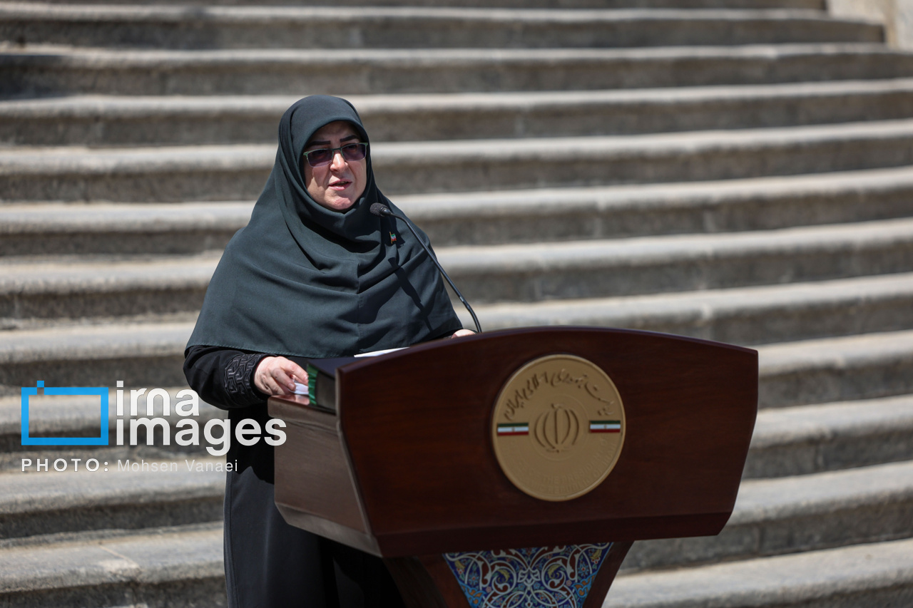 مهاجرانی: ساعت کاری ادارات تا پایان شهریور تغییر نمی‌کند