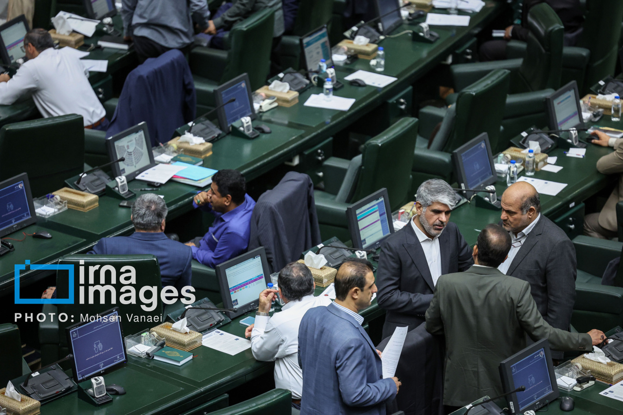 تذکرات نمایندگان/ از وضعیت معیشتی مردم و ادامه خاموشی‌ها تا درخواست حضور سران قوا در مجلس