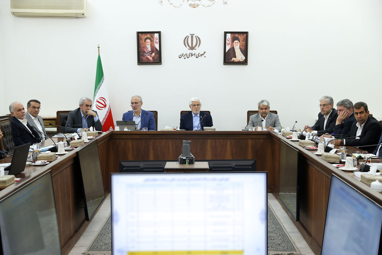 عارف: مسیر اجرای برنامه هفتم خوب پیش رفته است
