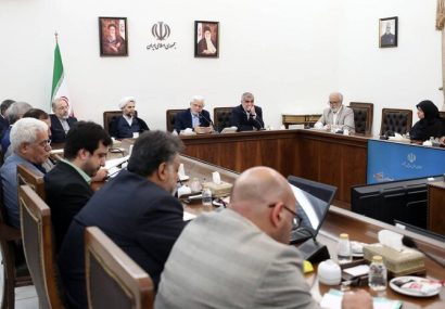 عارف: صدای واحدی برای مبارزه با فساد داشته باشیم