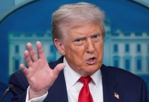 ترامپ در واکنش به بازداشت کارگران کرهجنوبی: قصد «ترساندن» سرمایهگذاران را ندارم ترامپ در واکنش به بازداشت کارگران کرهجنوبی: قصد «ترساندن» سرمایهگذاران را ندارم