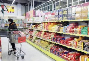 برخی کالاهای اساسی با وجود تخصیص ارز ترجیحی، در بازار با نرخ آزاد عرضه می‌شوند