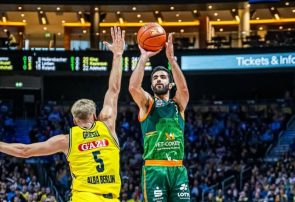 سومین پیروزی یاران یخچالی در بوندسلیگا؛ ستاره ایرانی روی نوار برتری سومین پیروزی یاران یخچالی در بوندسلیگا؛ ستاره ایرانی روی نوار برتری