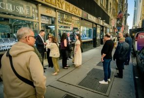 وحشت در «خیابان ۴۷» نیویورک؛ تب طلا زود عرق می‌کند