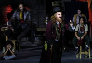 «الیور توئیست» میزبان ۷۰ هزار مخاطب شد/ استقبال از بداهه‌گویی‌های هوتن شکیبا