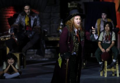 «الیور توئیست» میزبان ۷۰ هزار مخاطب شد/ استقبال از بداهه‌گویی‌های هوتن شکیبا