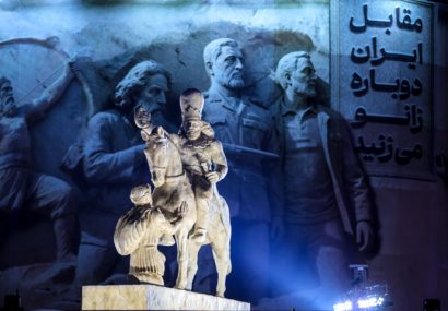 استاد دانشگاه: مجسمه میدان انقلاب تهران باید اصلاح شود استاد دانشگاه: مجسمه میدان انقلاب تهران باید اصلاح شود