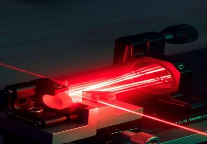 انقلابی در فناوری لیزر؛ سامانه‌ای به اندازه کف دست با بازدهی دو برابر