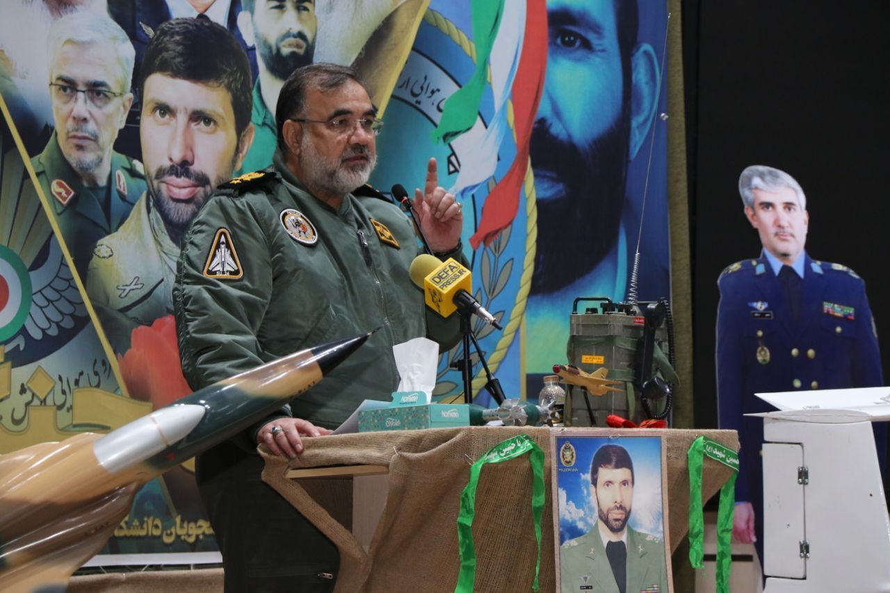 فرمانده نیروی هوایی ارتش: محتوای آموزه‌های دفاع مقدس به روزرسانی شود