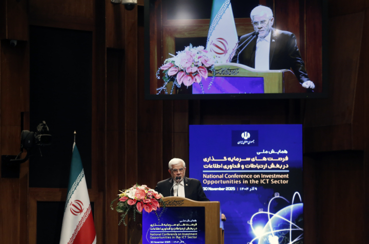 عارف: آینده ایران در گرو اقتصاد دیجیتال است