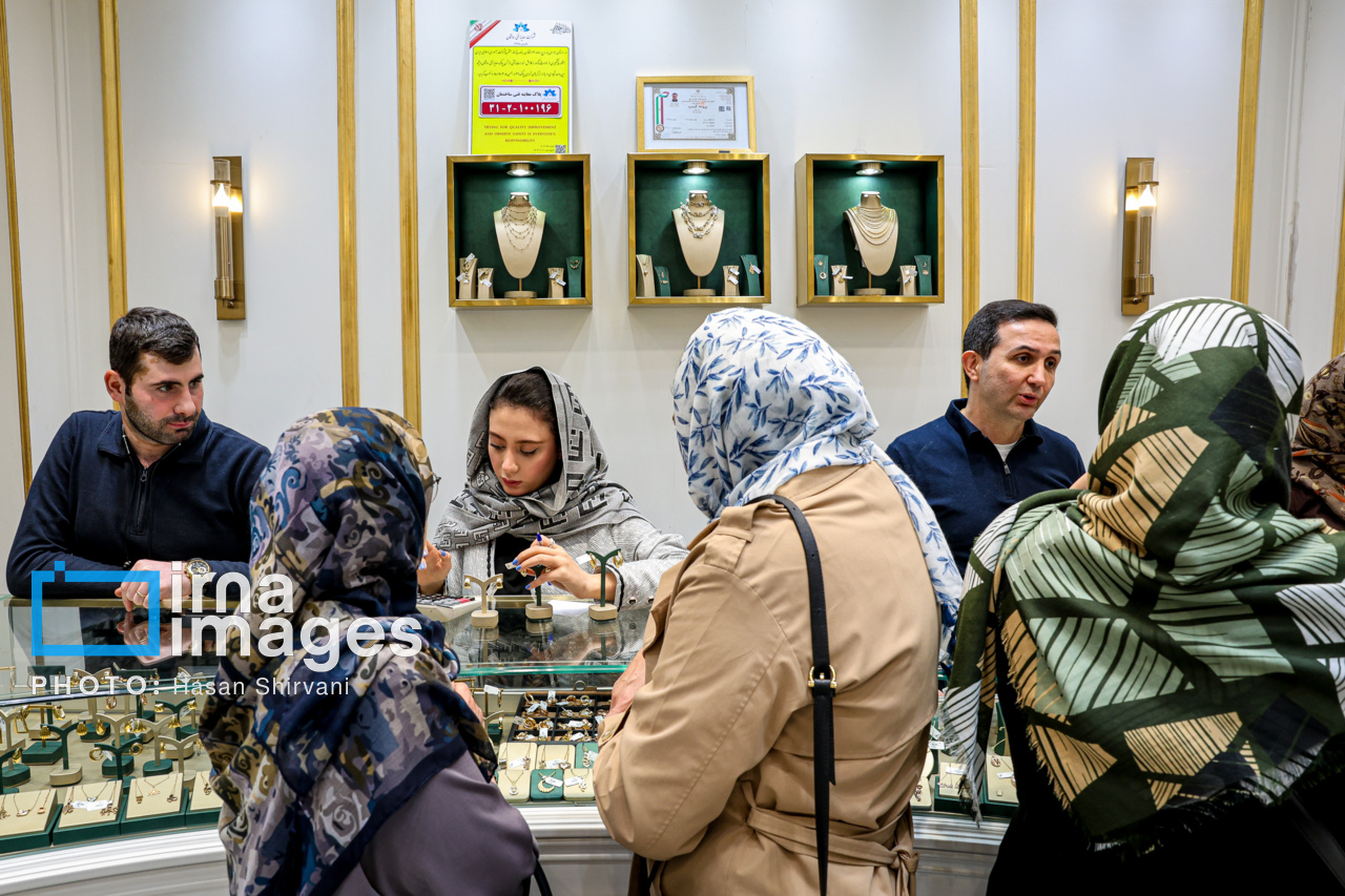 تداوم افزایش قیمت طلا در بازار تهران/ ترمز رشد بهای سکه کشیده شد تداوم افزایش قیمت طلا در بازار تهران/ ترمز رشد بهای سکه کشیده شد