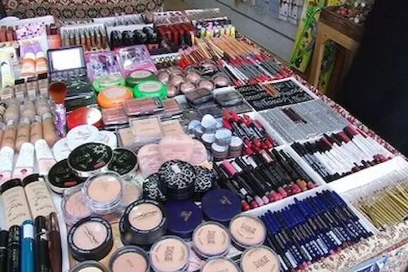 وجود فلزات مضر در محصولات آرایشی غیرمجاز؛ نظارت‌ بر بازار تشدید شد