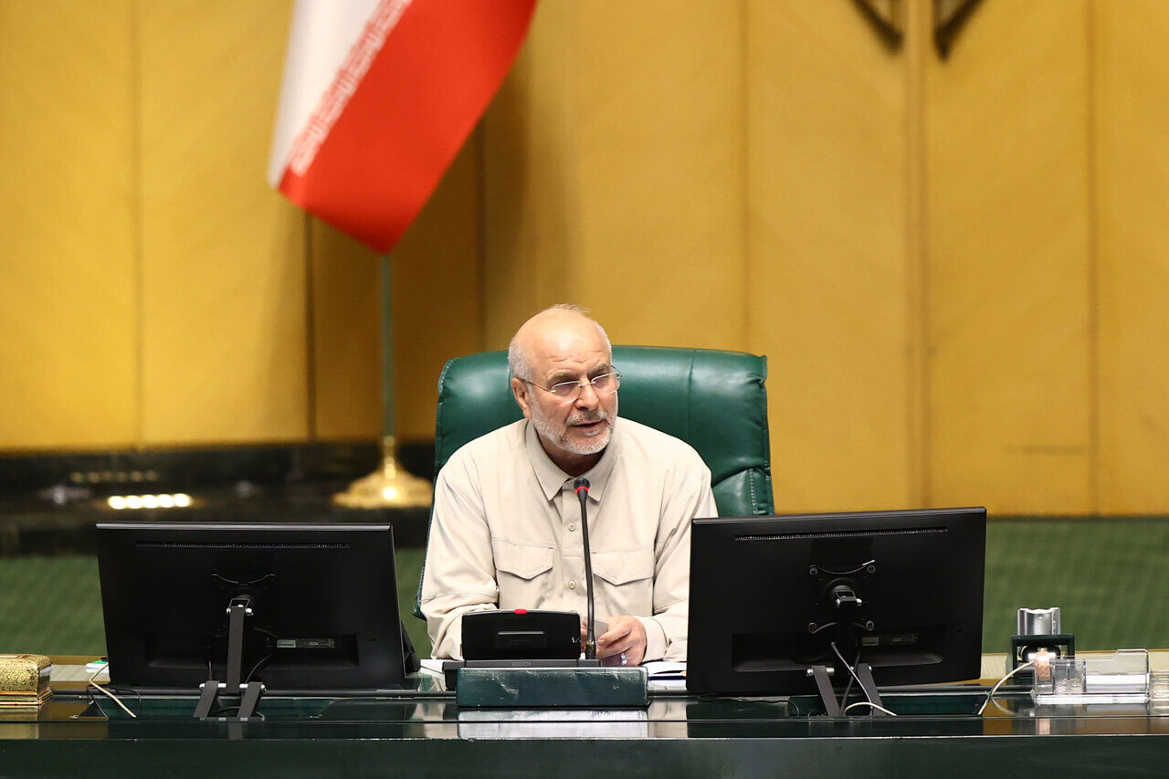 توضیح قالیباف درباره سازوکار بررسی الحاق برخی مواد به بودجه سنواتی توضیح قالیباف درباره سازوکار بررسی الحاق برخی مواد به بودجه سنواتی