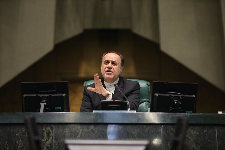 حاجی بابایی خواستار توجه دولت به معیشت اقشار کم درآم شد حاجی بابایی خواستار توجه دولت به معیشت اقشار کم درآم شد