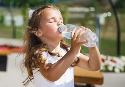 تهدید پنهان ریزپلاستیکها برای سلامت کودکان تا بزرگسالی ادامه مییابد تهدید پنهان ریزپلاستیکها برای سلامت کودکان تا بزرگسالی ادامه مییابد