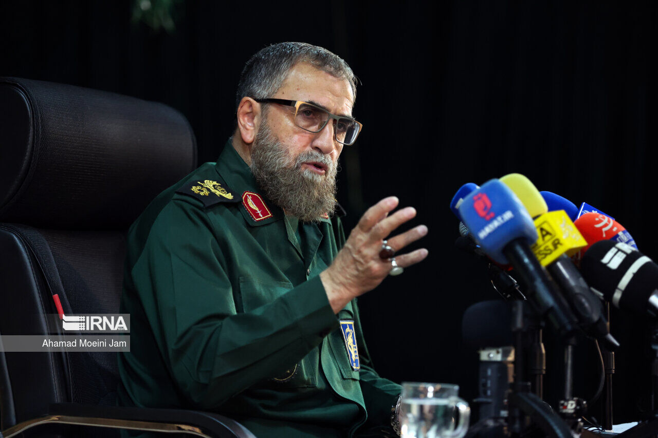 سردار باقرزاده: به دشمن اجازه عبور از قلههای افتخار ایران اسلامی را نمیدهیم سردار باقرزاده: به دشمن اجازه عبور از قلههای افتخار ایران اسلامی را نمیدهیم