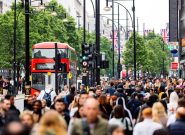 انگلیس؛ وقتی بحران معیشت، قمار را به امید روزمره تبدیل میکند انگلیس؛ وقتی بحران معیشت، قمار را به امید روزمره تبدیل میکند