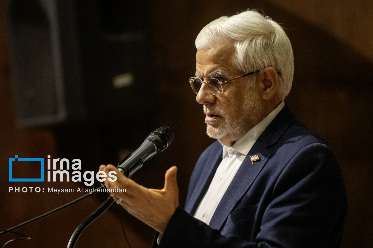 عارف: بازار سرمایه آینه شفاف اعتماد عمومی به اقتصاد است