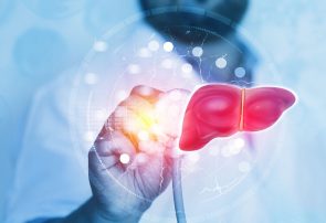 ۵ نشانه روی صورت که فریاد می‌زند کبدتان چرب است